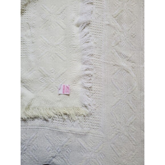 VTG Heart Beats Blanket Baby Newborn Made in USA Toddler Knit Yellow Weave FLAW - Picture 8 of 9